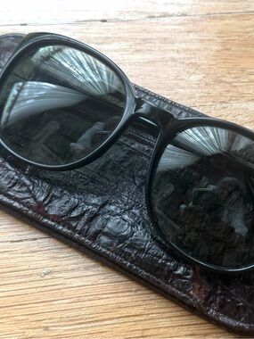 Vintage Mens 1980’s Polo Black Round Sunglasses faux crocodile case